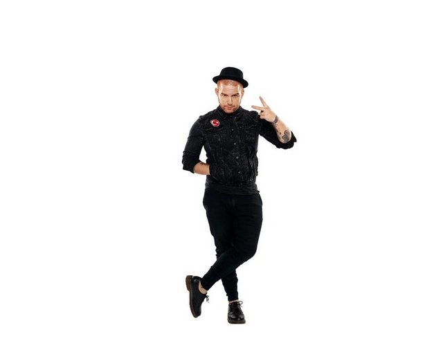 Bence bir insan, inanç sisteminden dolayı da alkışlanmamalı. Bravoluk bir şey değil bu. Her şey bakış açısında gizli, herkesin kafasında başka bir inanç var.