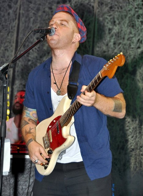 Athena grubunun solisti Gökhan Özoğuz Vogue dergisine hakkında bilinmeyenleri anlattı.