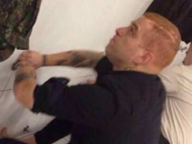 Geçtiğimiz günlerde abdest alırken çekilen fotoğrafının fake hesapta paylaşılmasından rahatsız olan başarılı solist, kendini şu sözlerle ifade etti: