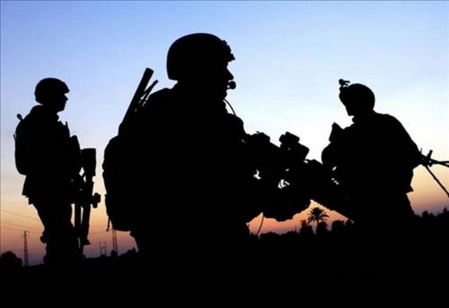 - İngiliz Savunma Bakanlığı araştırmacıları, askerlerin vücut saatlerini ayarlayarak onları 36 saat uykusuz kalmaya alıştırmayı başardı. -
