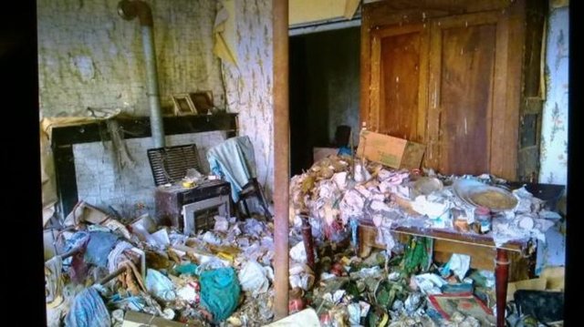 Bir gün bir açık arttırmada, Fransa'nın Loire Vadisi'nde sadece 1 Euro'ya bir mağara ev satın aldılar.