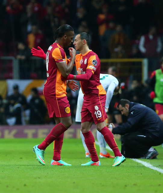 - Adam 60 yaşına gelmiş ve maç skoru 6-0 diye beni arayıp makara yapıyor. Atalarımız boşuna "Akıl yaşta değil baştadır" dememiş...