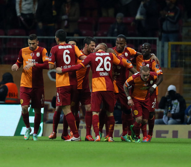 - Galatasaraylılar siz 6-0 yazıyorsunuz ya bizim aklımıza başka maç geliyor :) -