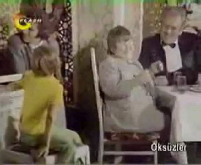 - 40 yıllık sanat hayatı içersinde Orhan Boran, Fatma Girik, Adile Naşit, Münir Özkul gibi birçok sanatçıyla çalıştı...