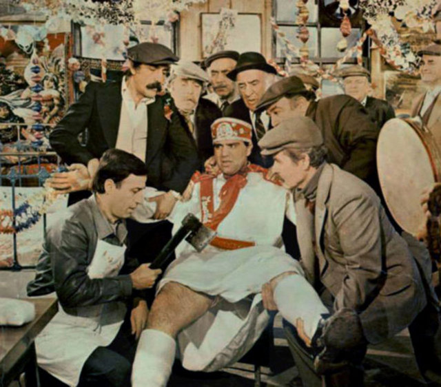 - Kemal Sunal'ın neredeyse bütün filmlerinde rol almıştır. -