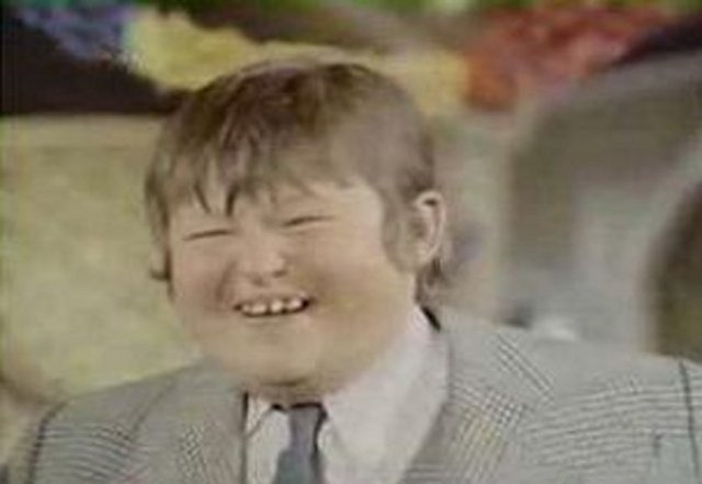 Yaklaşık 300 sinema filminde rol alan 'Şişko Nuri' lakaplı Sıtkı Sezgin 1968 yılında TRT 1'de yayınlanan ve Canan Arısoy'un hazırladığı 'Bizim Sokak' isimli film ile televizyon hayatına başladı...