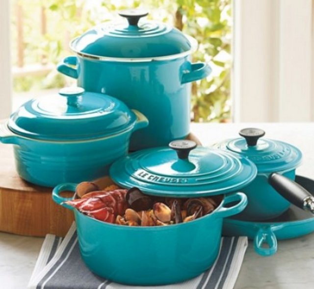 Hazır mutfakta iken, rengarenk bir önerim daha olacak. Lezzetli yemekleriniz için, seçeceğiniz renkli tencereler, içinizi açacaktır.
