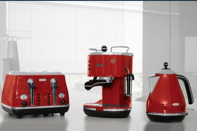Mutfakta rengi, tasarımı seviyorum. Delonghi'nin  Icona koleksiyonu renkleriyle ve çarpıcı tarzıyla mutfaktağını hareketlendirecek.