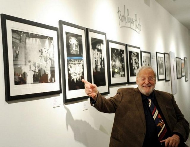 Beatles'ın, ABD'ye 7 Şubat 1964'te ilk kez ayak basarak ''yeni kıtada'' büyük yankı uyandırmasının 50. yıldönümü nedeniyle açılan sergiyi düzenleyen ''Rock Paper Photo'' firmasından Jody Britt, AA'ya sergiyi anlattı