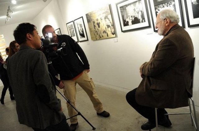 Yaklaşık 3 bin Amerikalı hayranının JFK Havalimanı'nda karşıladığı Beatles, New York'a yaptığı tarihi ziyaret çerçevesinde, ABD nüfusunun yüzde 34'ünü oluşturan 73 milyon kişinin CBS Televizyonu'nda canlı izlediği Ed Sullivan Show'a çıkmıştı