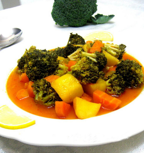 İç Hastalıkları Uzmanı Dr. Ayça Kaya, brokolinin buharda haşlanıp, küçük parçalara bölünüp, üzerine limon, çok az zeytinyağı ve baharat ile yiyilmesini öneriyor.