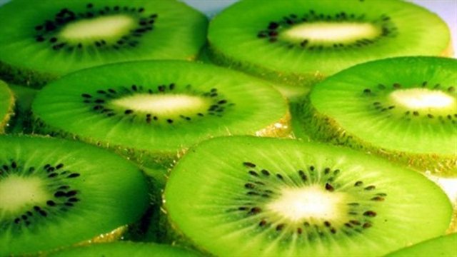 C vitamini: "Öncelikle kivi" - C vitamininin yağ yıkım metabolizmasını hızlandırdığı bilimsel araştırmalarla kanıtlandı.