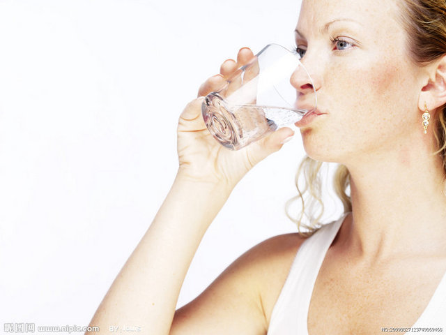 Su - Hayatın kaynağı olan su, oksijenden sonra en önemli ihtiyacımız. İnsan yemek yemeden haftalarca yaşayabilir, fakat susuz ancak birkaç gün yaşayabilir.