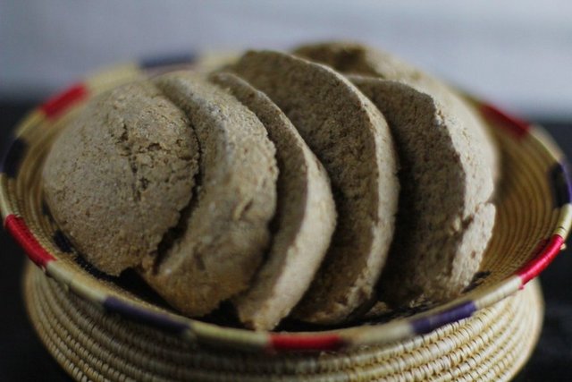 Kan şekerini çok yavaş yükselttiği için ani iştah ataklarını önlüyor, geç acıkılmasını sağlıyor. Ayrıca bir başka güzel tarafı da bağırsakların çalışmasını desteklemesi. Kabızlık sorunu çekenler mutlaka tüketmeli.