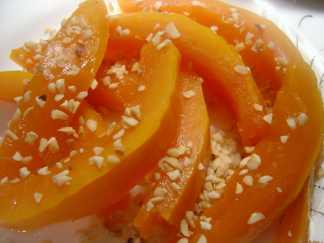 Dr. Ayça Kaya balkabağını çok çok az suyla hiç şeker serpmeden haşlanıp, pişmiş balkabağına bol tarçın dökülerek yiyilmesini tavsiye ediyor. -