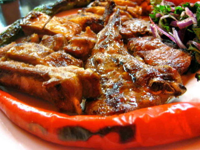 Hayvansal protein - Her türlü hayvansal protein metabolizmayı çalıştırarak yağları yaktırır. Aynı zamanda tok tutar.