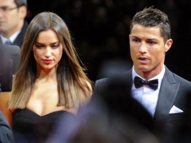 Real Madrid'in yıldızı Cristiano Ronaldo'ya Irına Shayk'in verdiği seksi pozlardan rahatsız olup olmadığı soruldu.