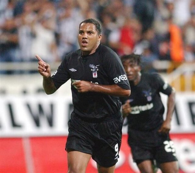 Ailton bir dönem Beşiktaş forması giymişti.