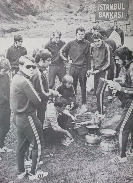 Twente takımı 1970 senesinde İstanbul'da piknik yaparken.