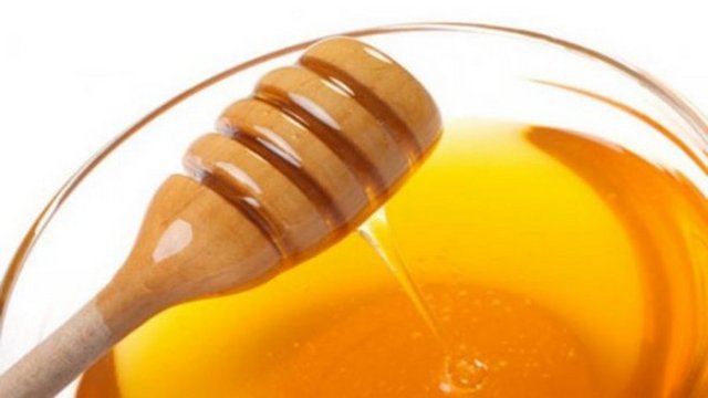 Ancak 0-1 yaş arasındaki bebeklere bal yedirilmemelidir.