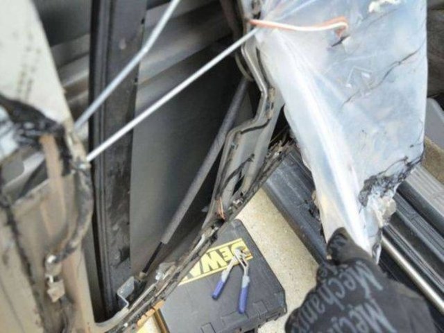 Gizli bölmenin içinden çıkanları görünce şoke oldu...