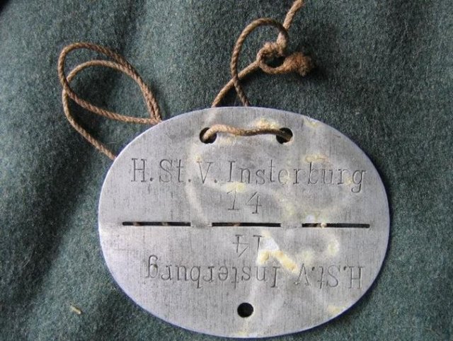 Sandıkta bir de V. Insterburg adında bir nazi askerine ait künye buldular.