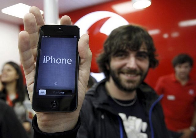 6) Elinizde iPhone ile dolaşmayın. Zira yankesicilerin hedefi haline gelirsiniz.