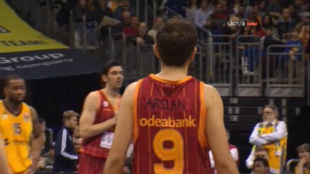 Alba Berlin maçında Galatasaray'da Ender Arslan'ın forması İstanbul'da unutulduğu için başarılı oyuncu yedek oyunculardan Şuacan'ın formasını giyerek sahada yer aldı. İsim kısmına kalemle 'ARSLAN' yazıldı.