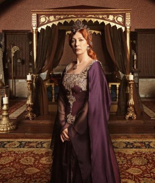 Oğullarını tahta varis yapmayı başaran Hürrem Sultan, 15 Nisan 1558 yılında İstanbul'da 58 yaşında hayatını kaybetti