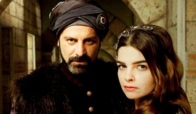 10 Temmuz 1561'de 61 yaşındayken eceliyle vefat eden Damat Rüstem Paşa'nın cenazesi Şehzade Camii bahçesindeki türbesinde gömülüdür.