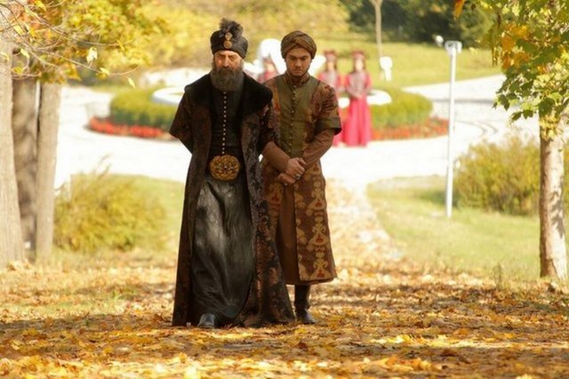 Kanuni hayattayken kardeşi II.Selim ile taht mücadelesine girmiş ve yenilmiştir.Yenilgiden sonra iran'a kaçmıştı.