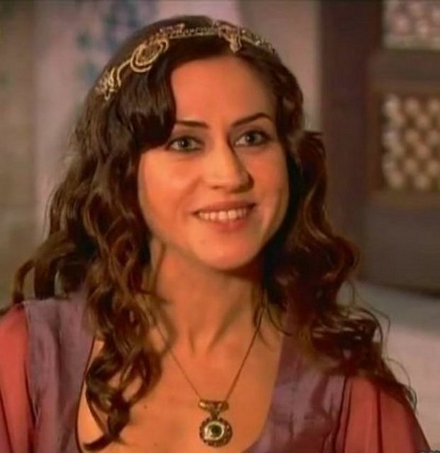 Cenazesi kendi yaptırdığı Üsküdar'daki Gülfem Hatun Camii'nin bahçesinde yer almaktadır.