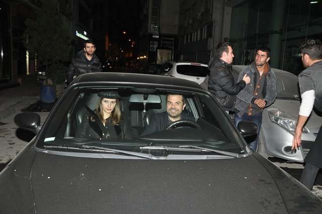 İki sevgili önceki akşam arkadaşları Selhan Aloğlu'yla birlikte birlikte Karaköy Ferehfeza'da yemek yedi.