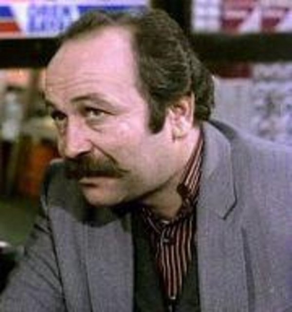 YAMAN OKAY -  - Yaman Okay, Şükrünün karısı Nazan'ın bir baltaya sap olamamış ağabeyi Nazım rolündeydi. Yaman Okay 1993 yılında yaşamını yitirdi.