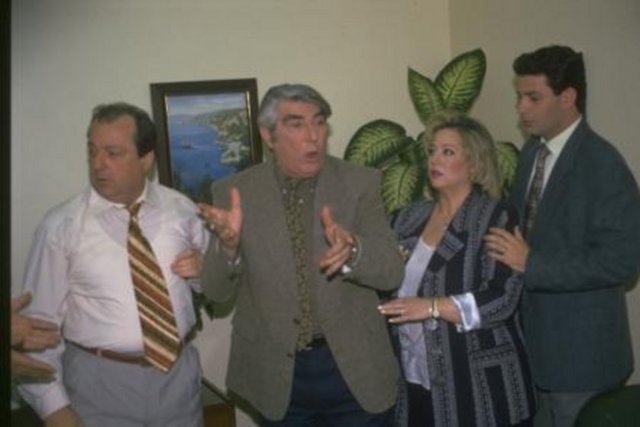 ERDAL ÖZYAĞCILAR -  - Dizide Şükrü'yü canlandıran Erdal Özyağcılar, aynı karekterle anılmak istemediği için rolünü Savaş Dinçel'e devretmişti.