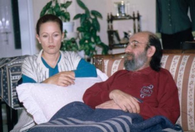 UĞURTAN SAYINER -  - Dizinin en renkli karakterlerden biri olan ve sürekli pencereden " Benim adım Cemil" diye bağıran Uğurtan Sayıner şu anda zor durumda. İş bulamayan ve ailesi tarafından terk edilen Sayıner, hala bir otel odasında zor günler geçiriyor.