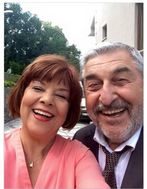 Usta oyuncu Ayşe Kökçü ve Cihat Tamer 'Ne Münasebet' adlı dizi ile sevenleriyle buluştu.