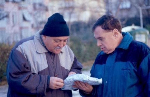 SAVAŞ YURTTAŞ -  - Dizide 'yengeç' lakabıyla tanınan Savaş Yurttaş, Nisan 2002'de kansere yenik düştü.