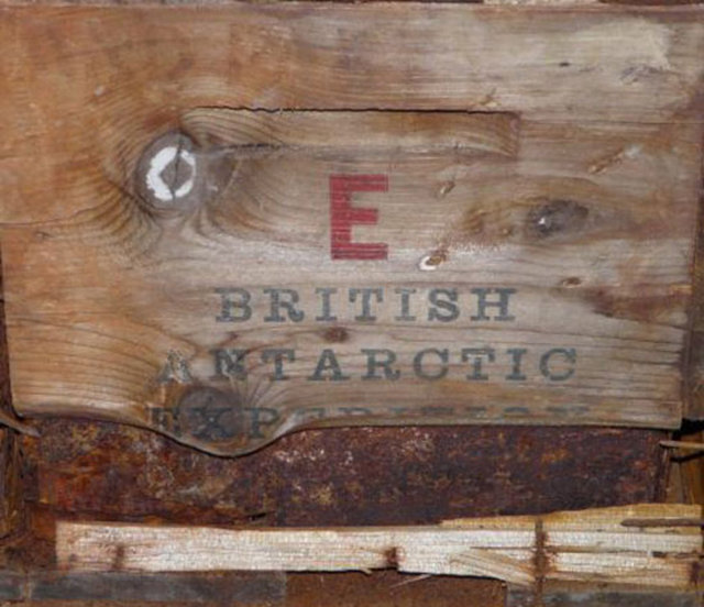 Toplam 128 gün ve 2736 km'lik yürüyüşünün ardından 4 Mart 1909'da kaşifler, Cape Rodyshut'taki bu kulübeye sığındılar. -