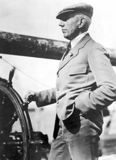 Kutup yarışında Scott'ı mağlup eden Roald Amundsen, zaferinden 17 yıl sonra, 1928'de Kuzey Kutbu'na düzenlenen bir "kurtarma" seferine çıktı.