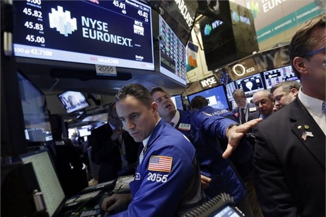 35. Yatırım yapmayı öğrenin Bileşik faiz gibi araçları inceleyerek size uygun yatırım araçlarını bulabilirsiniz. Henüz piyasalara yatırım yapacak kadar paranız olmasa da gelişmeleri takip ederek piyasaların işleyişi hakkında bilgi sahibi olabilirsiniz