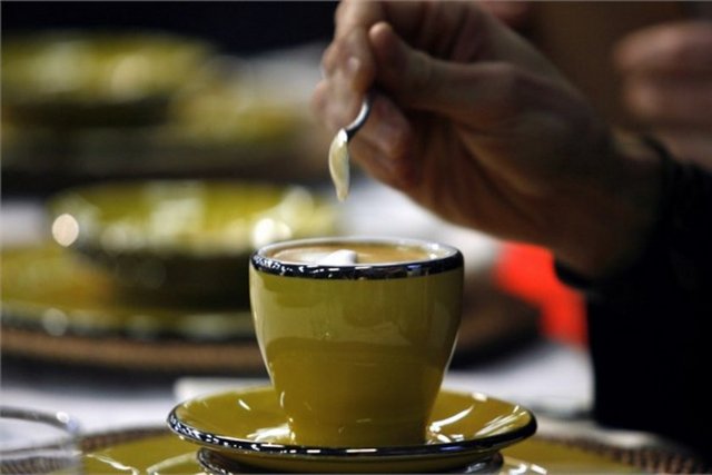 9. Kendi kahvenizi yapın  Kafelerden almak yerine kahvenizi evde yaparak tasarruf edebilirsiniz.