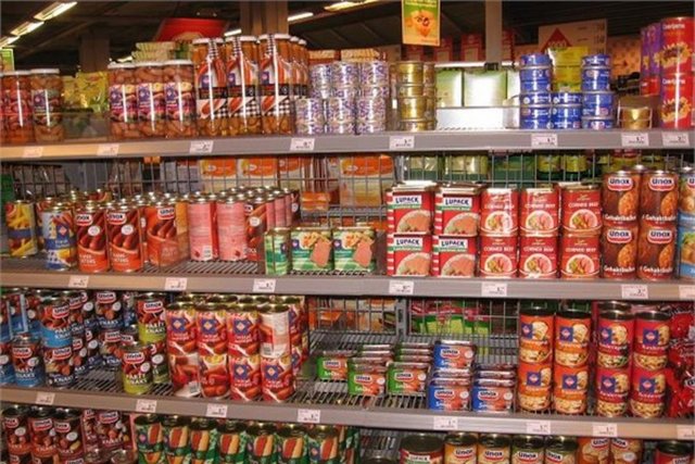 4. Konserve almayın Taze ürünler ve kuru bakliyat genel olarak konserve ürünlerden daha sağlıklı ve ucuz.