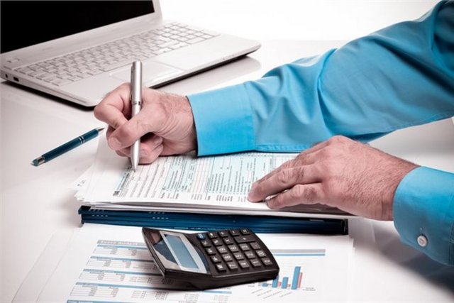 13. Harcamalarınız takip edin Aylık harcamlarınızı yazılı şekilde takip ederek nerele boşa para harcadığınızı bulabilirsiniz.