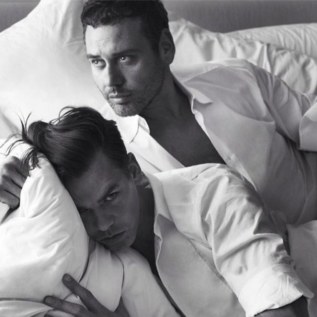 Dünyaca ünlü yıldızların fotoğraflarını çekmesiylwe bilinen Türk fotoğrafçı Mert Alaş, Instagram hesabından paylaştığı fotoğraflarla takipçilerini kıskandırıyor.