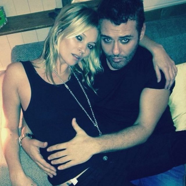 Ünlü fotoğrafçı, Kate Moss ile de dostluğunu oldukça ilerletmiş durumda... -