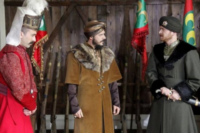 Ailesi Zevcesinin adı bilinmemektedir. 1525, Kırım doğumludur. Şehzade Mustafa'nın ölümünden sonra 1555 de, Pertev Mustafa Paşa ile evlendirilmiştir.