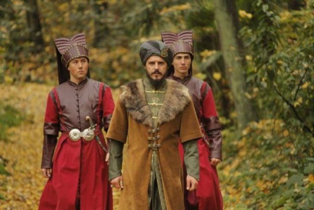 1536'da, Fransız kralı I. François, Kanuni Sultan Süleyman'la bir sözleşme imzaladı ve ardından resmi tercümanı ve tarihçisi Guillaume Postel'i yardımcı olarak Fransız elçisi olan Jean de La Forêt'in yanına, İstanbul'a gönderdi.