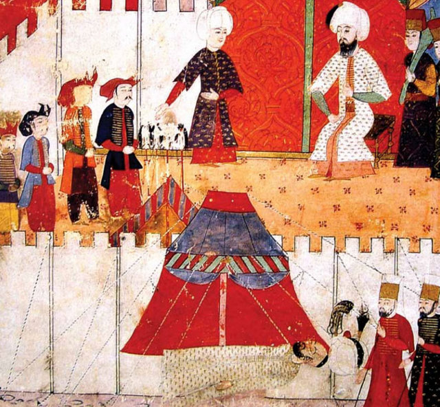 Şehzadenin hemen ayakucunda, imrahoru ve alemdarının başları gövdelerinden ayrılmış cesetleri görülmektedir.Resme göre o sırada Kanuni, otağı önünde kurulu tahtında oturmakta ve az önce işlerini bitiren cellatlardan dördü, yüzleri padişaha dönük bekliyor