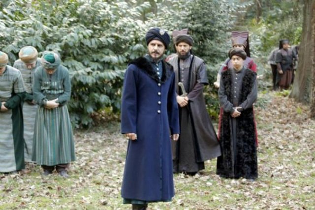 Yeniçerilerin Şehzade Mustafa'ya yatkınlığı olduğunu ve askerin, ihtiyarlığı sebebiyle sefere çıkamayan padişahın Dimetoka da oturmasını, Mustafa'yı hükümdar olmasını istedikleri dedikodusunun yayılmakta olduğunu bildirdi.